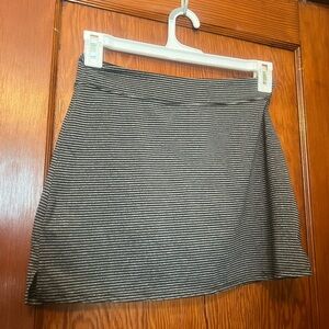 Lola Striped Gray Women’s Skirt With Black Attached Shorts Size Small